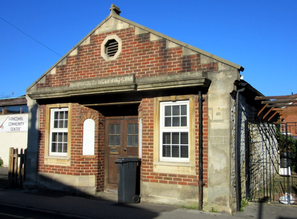 Former Farncombe Baptist Church, St John's Street, Farncombe (April 2015) (3)