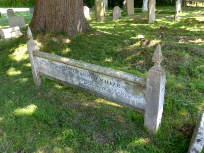 Former Ebenezer Strict Baptist Chapel, Smallfield (June 2013) (Graveyard) (7)