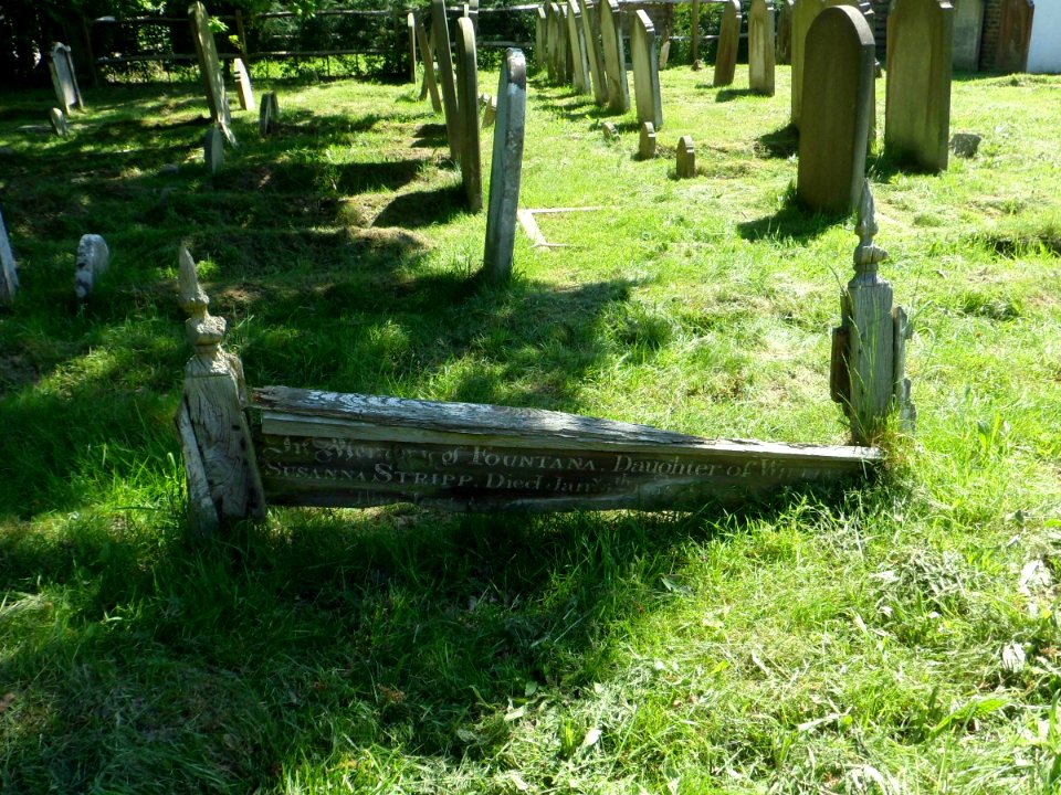 Former Ebenezer Strict Baptist Chapel, Smallfield (June 2013) (Graveyard) (6)