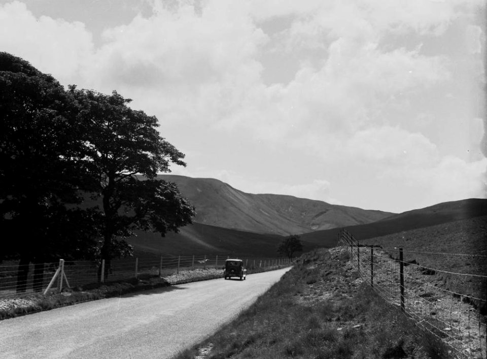 Ford car on A44 road (1294823)