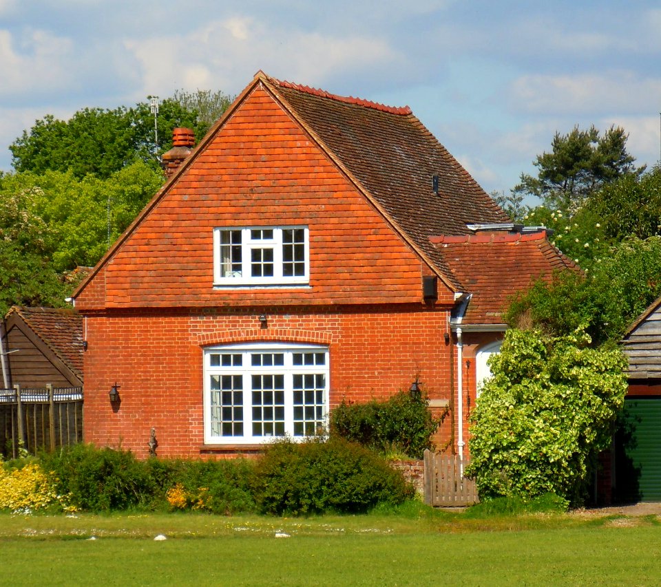 Former Congregational Chapel, Cranleigh Road, Shamley Green (May 2014) (1)