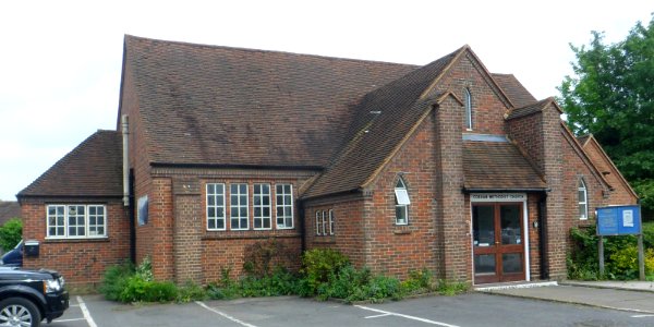 Former Cobham Methodist Church, Cedar Road, Cobham (May 2014) (2)
