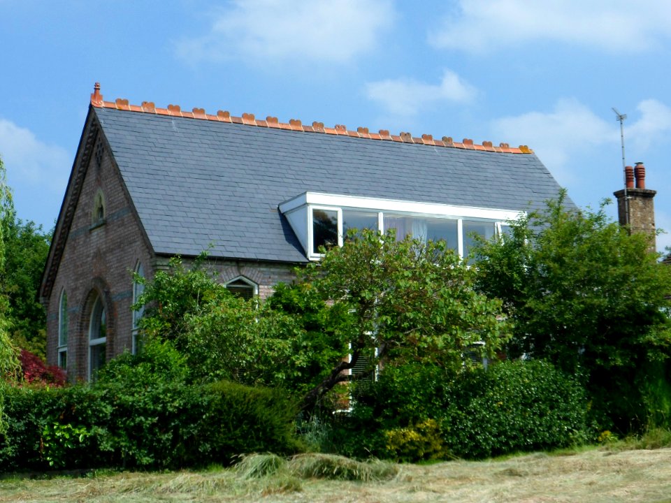 Former Congregational Church, Horsham Road, Forest Green (July 2013) (3)