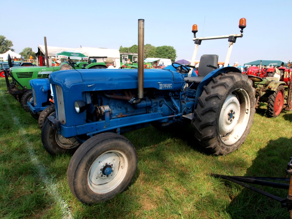 Fordson Major Diesel (blue) photo