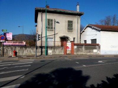Fontaines-sur-Saône - Rue Jules Ferry - Maison à démolir à l'angle du quai Lamartine