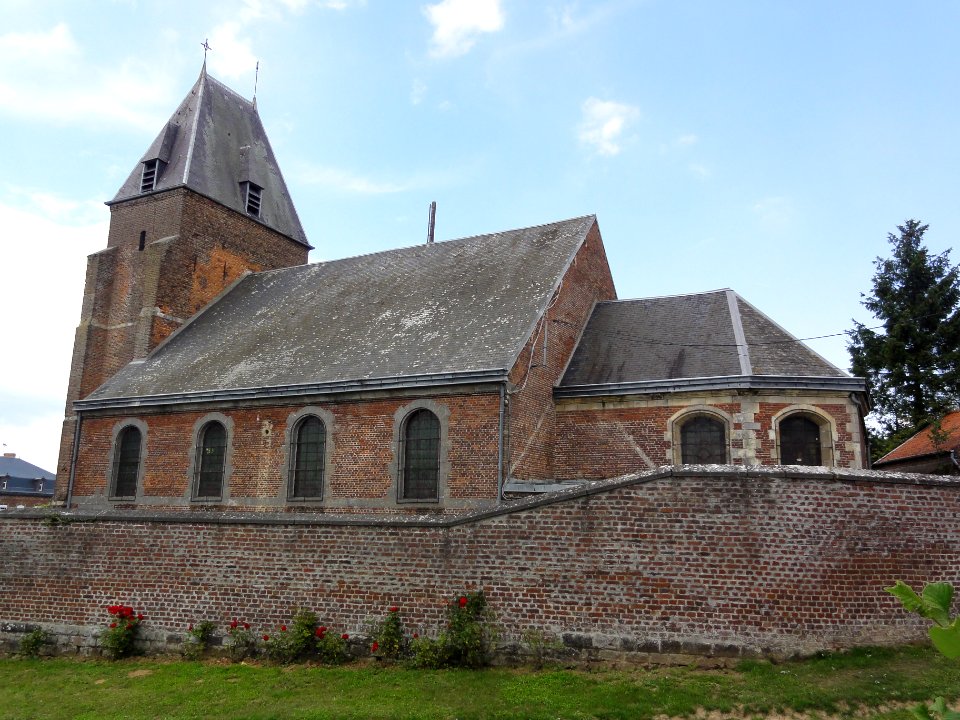 Fontaine-au-Bois (Nord, Fr), église, vue latérale
