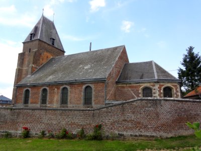 Fontaine-au-Bois (Nord, Fr), église, vue latérale