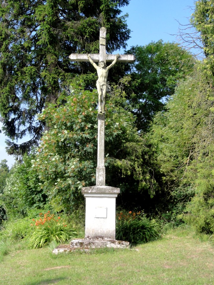 Fontaine-lès-Vervins (Aisne) croix de chemin