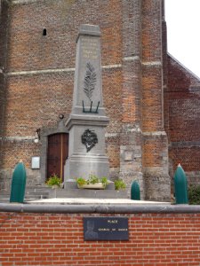 Fontaine-au-Bois (Nord, Fr) monument aux morts