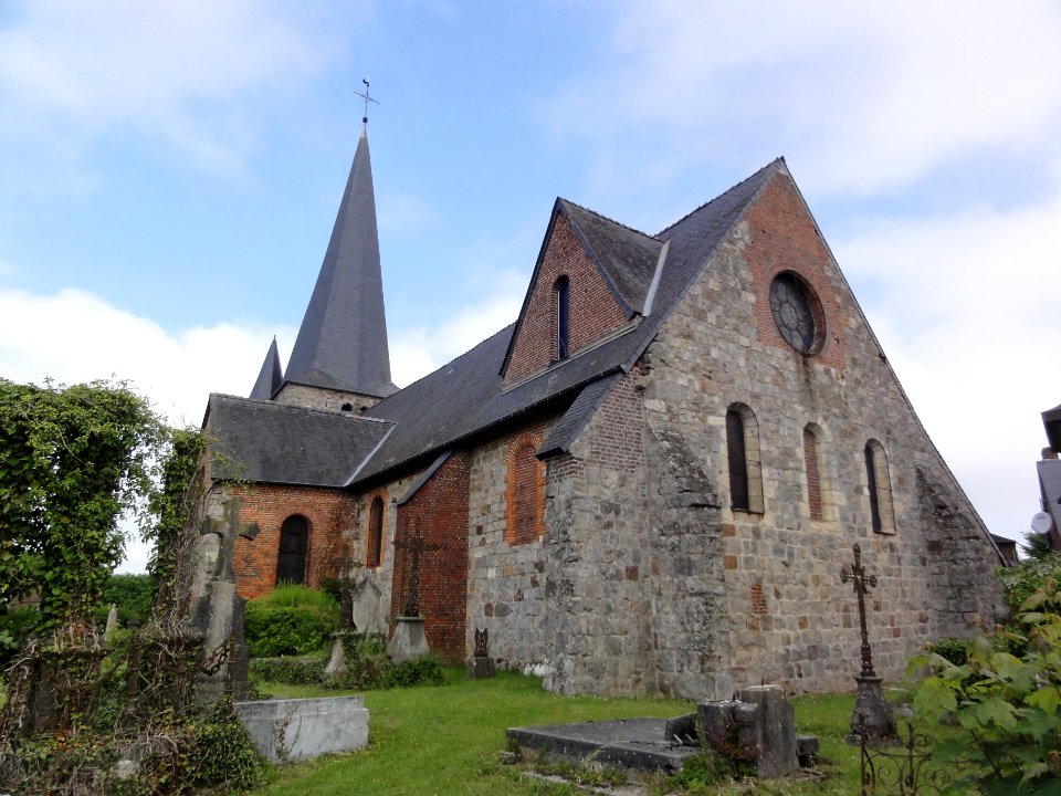 Fontaine-lès-Vervins (Aisne), église chevet, angle su-est