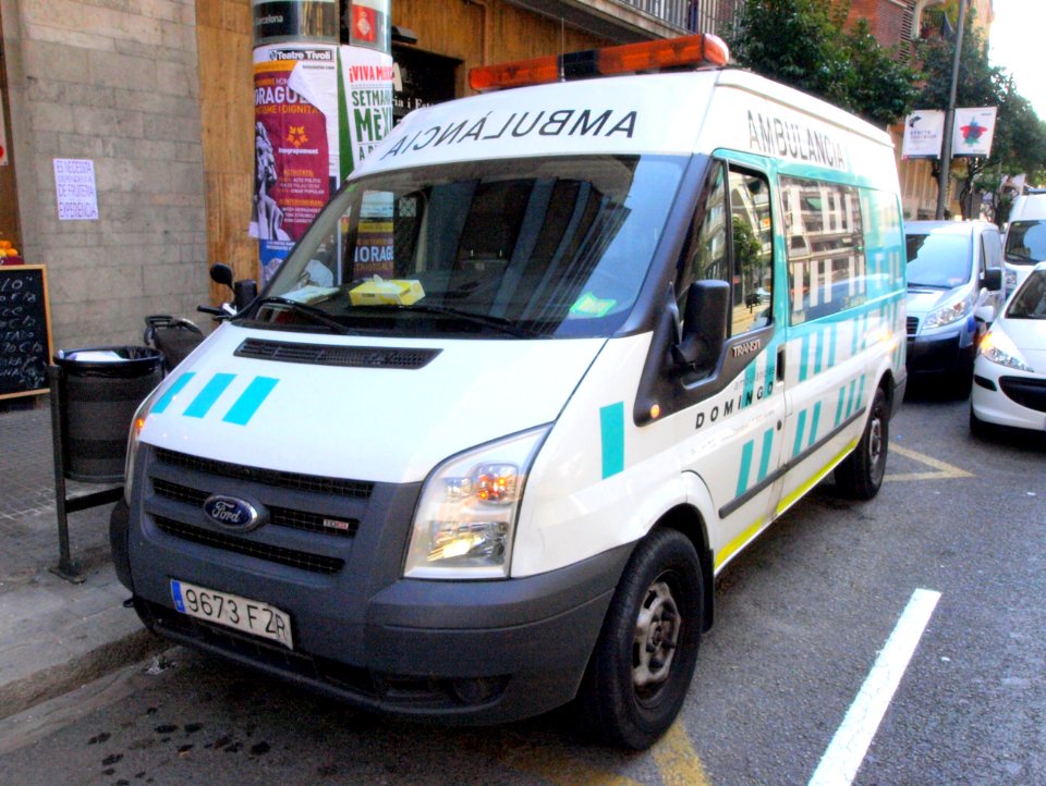 Ford Transit Ambulancia Domingo licence 9673 FZR