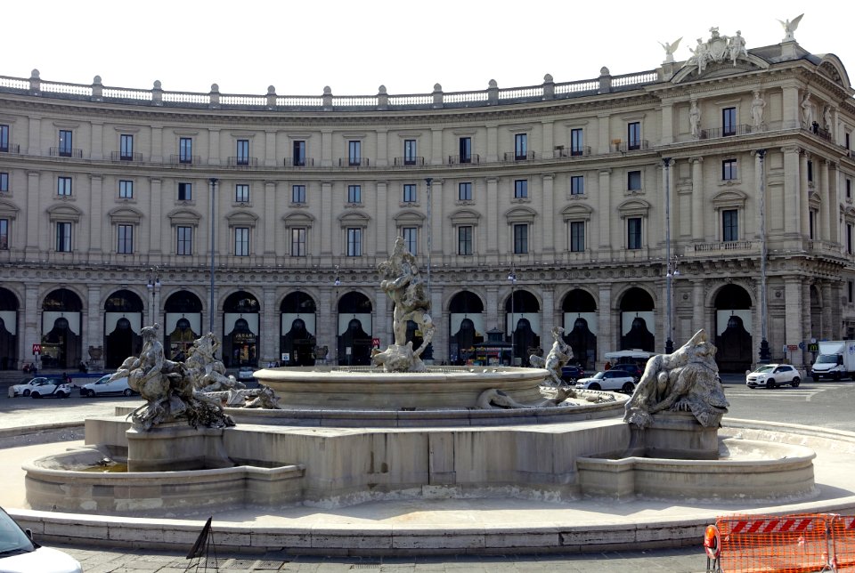 Fontana delle Naiadi - Rome, Italy - DSC06347