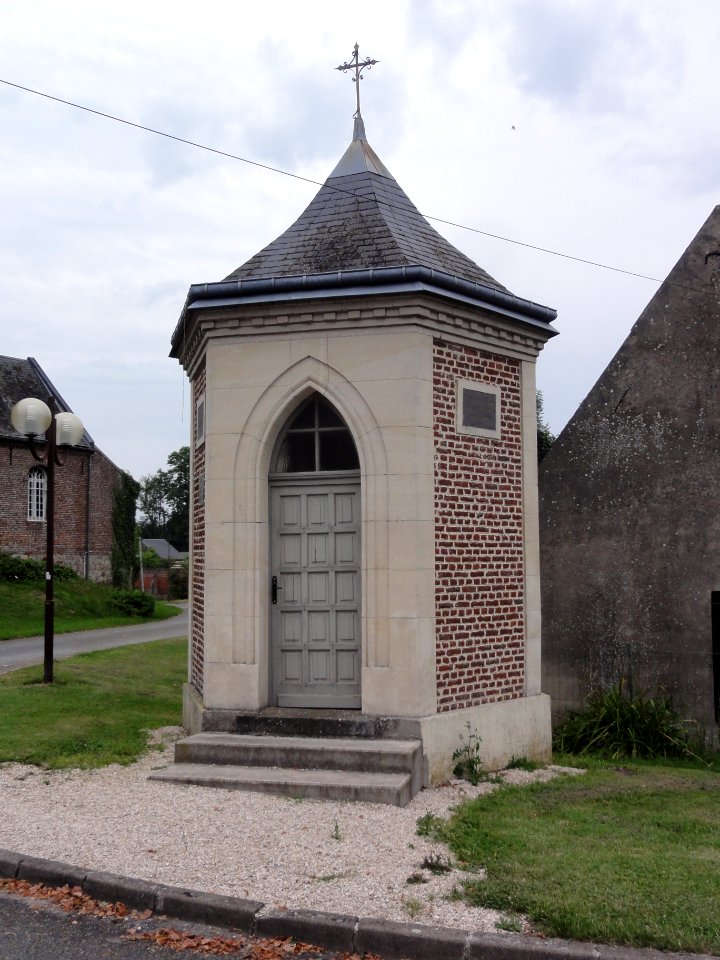 Fontaine-Uterte (Aisne) chapelle Saint-Pierre (coté rue)