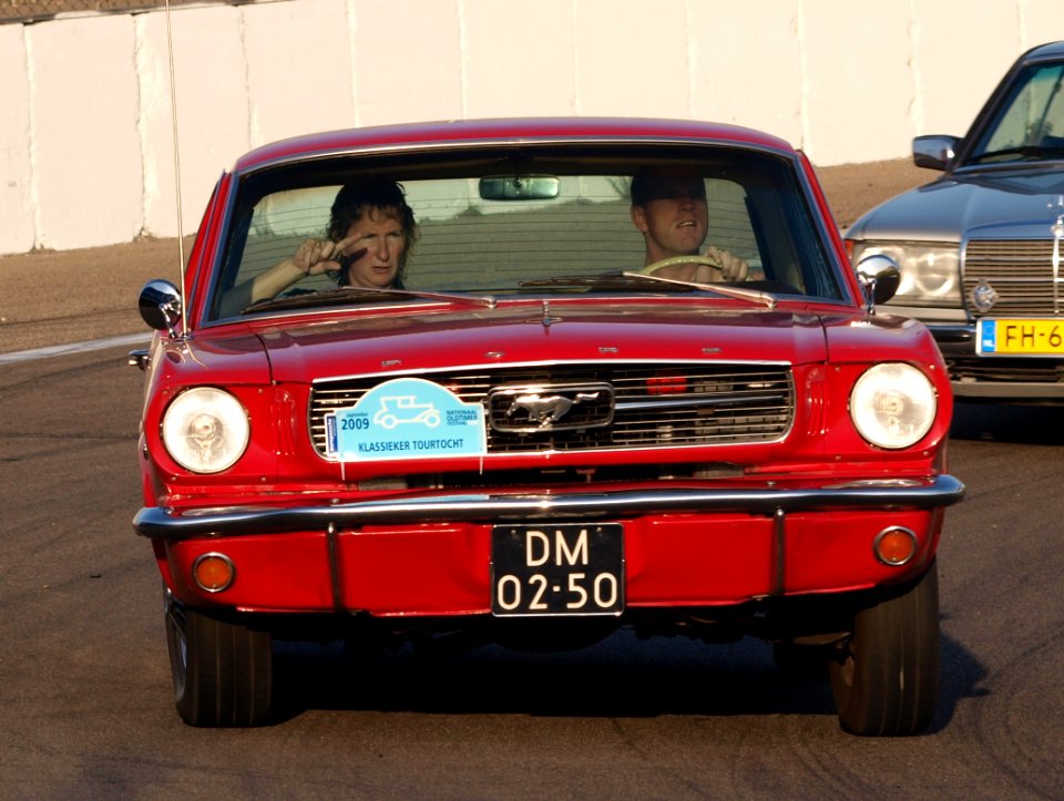 Ford Mustang dutch licence registration DM-02-50 pic2