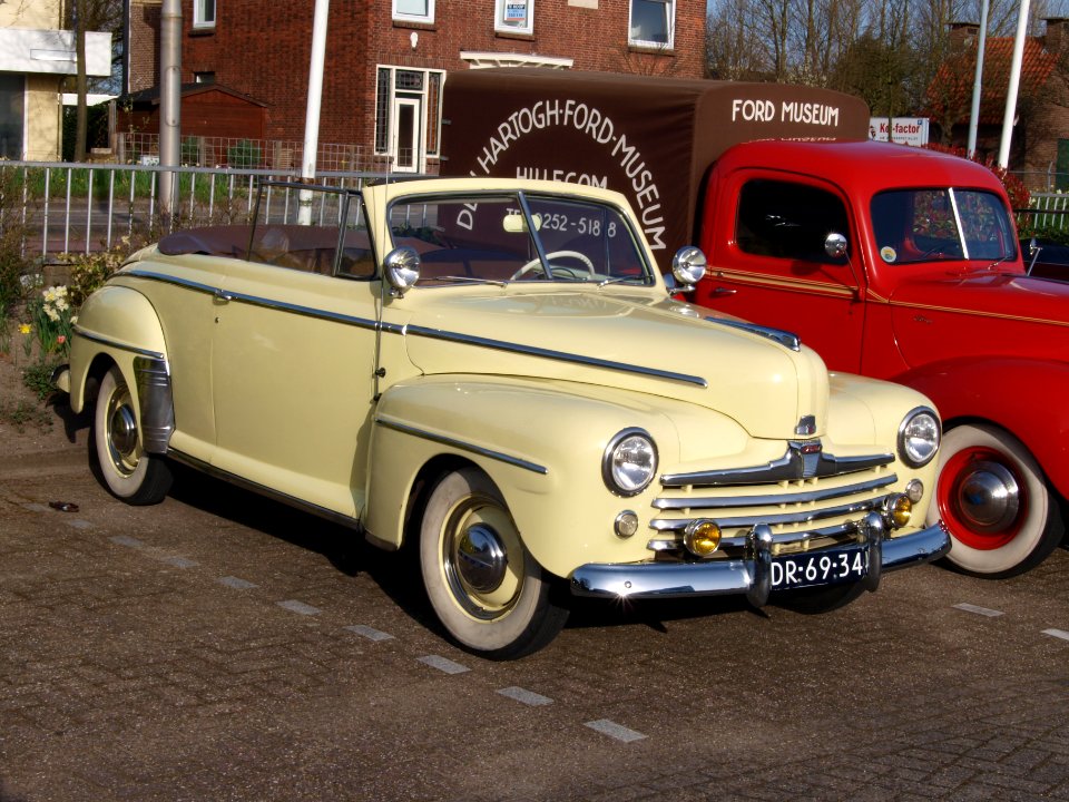Ford V8 convertible, Dutch registration DR-69-34 pic3