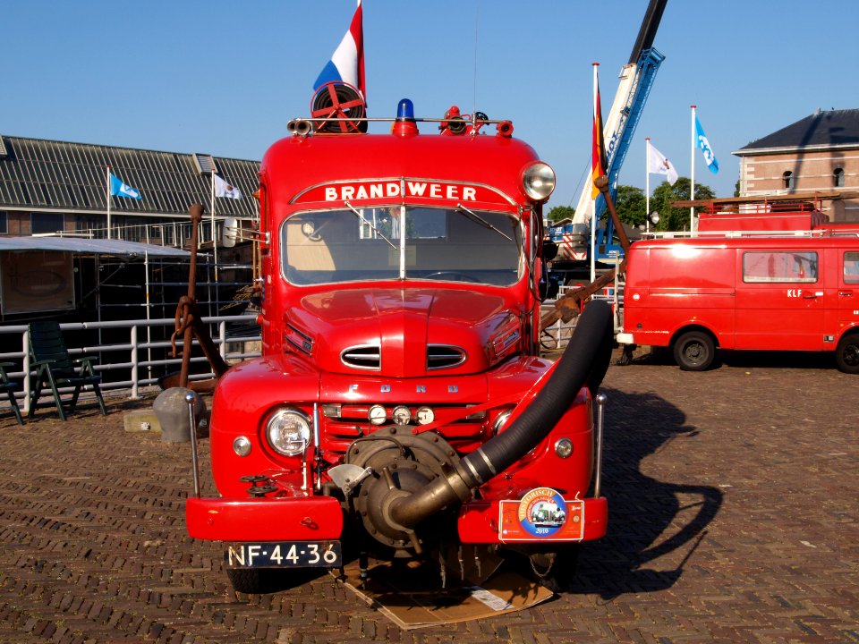 Ford V-8 (1949 ) NF-44-36 pic1