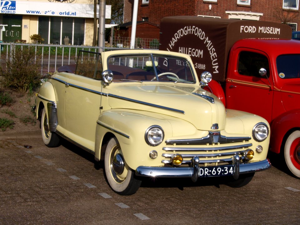 Ford V8 convertible, Dutch registration DR-69-34 pic2