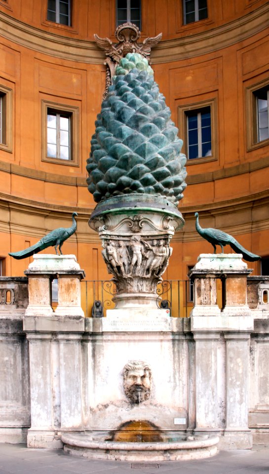 Fontana della Pigna