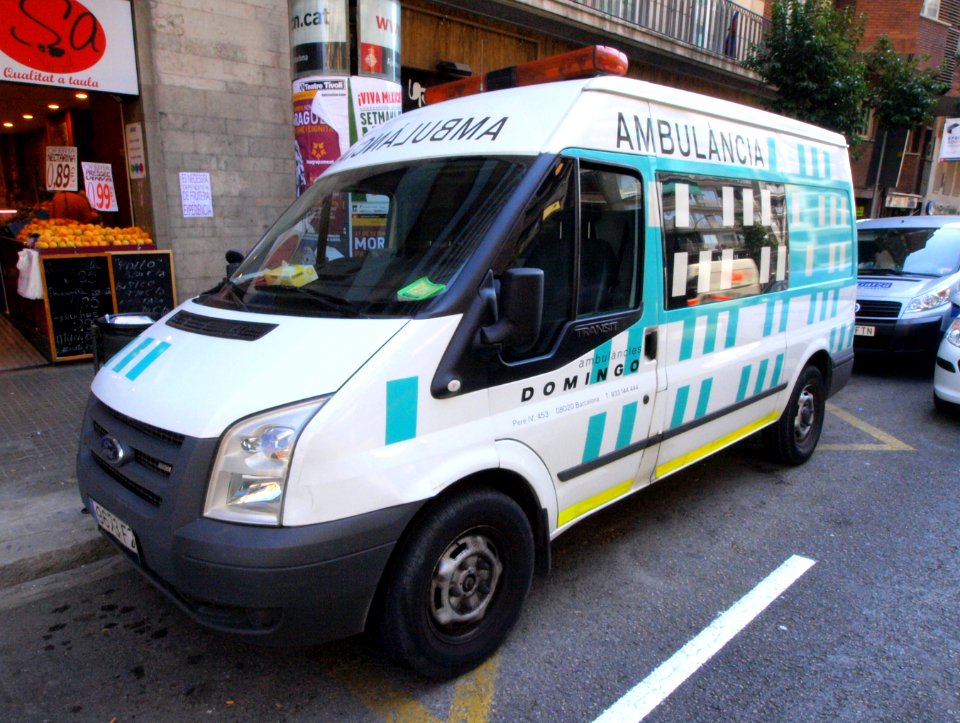 Ford Transit Ambulancia Domingo licence 9673 FZR pic2