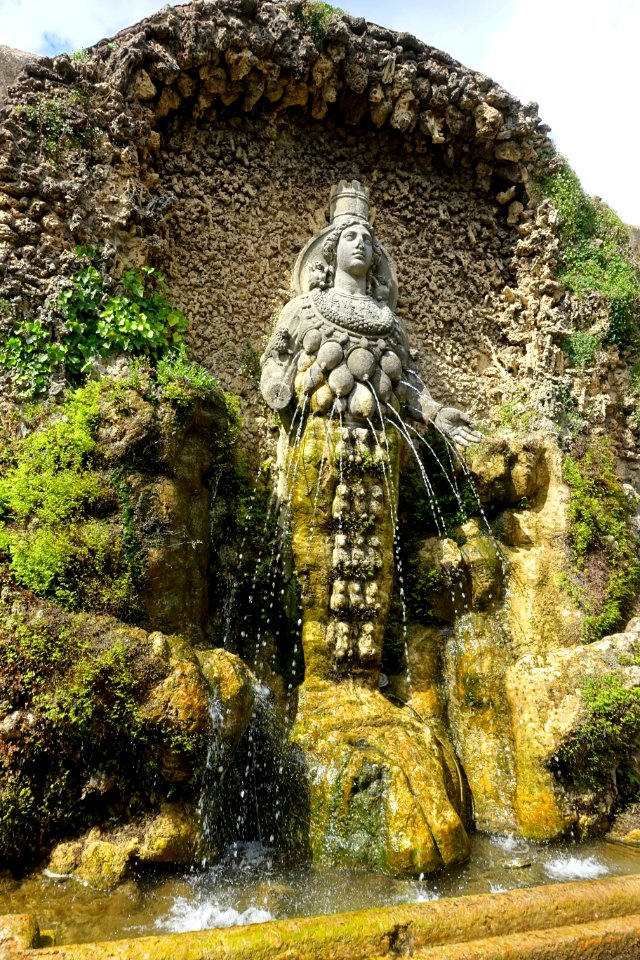 Fontana di Diana Efesia - Villa d'Este - Tivoli, Italy - DSC03903