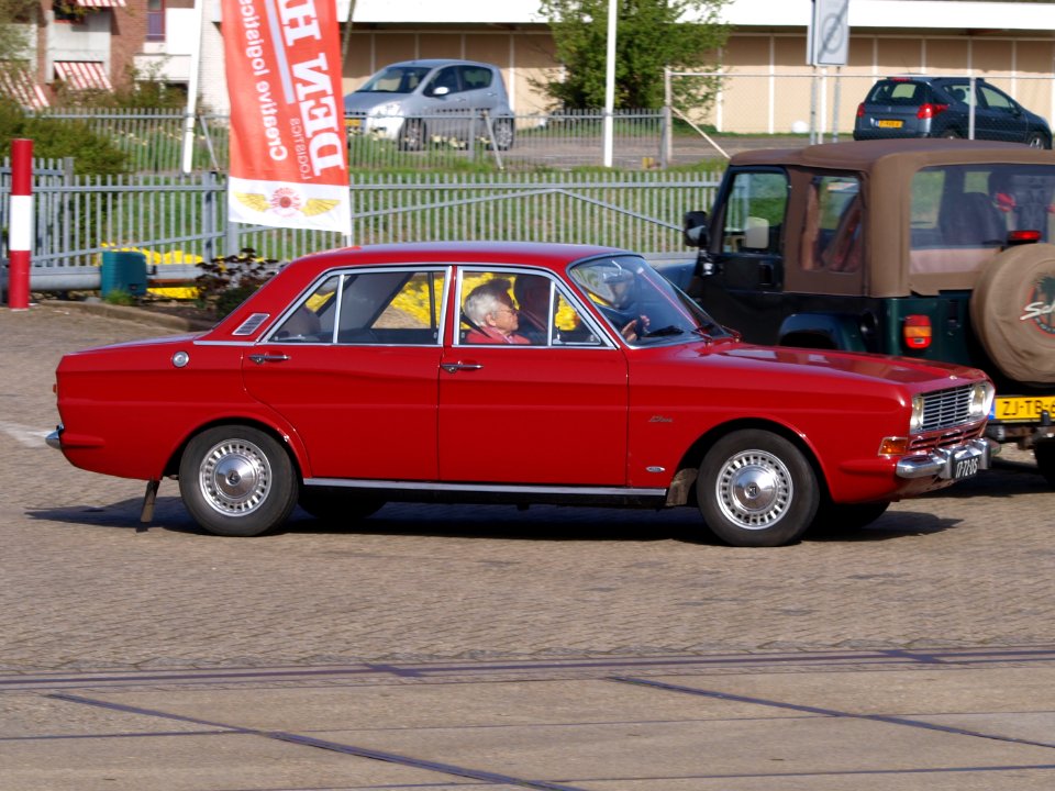 Ford Taunus, Dutch registration 17-72-DS pic-4