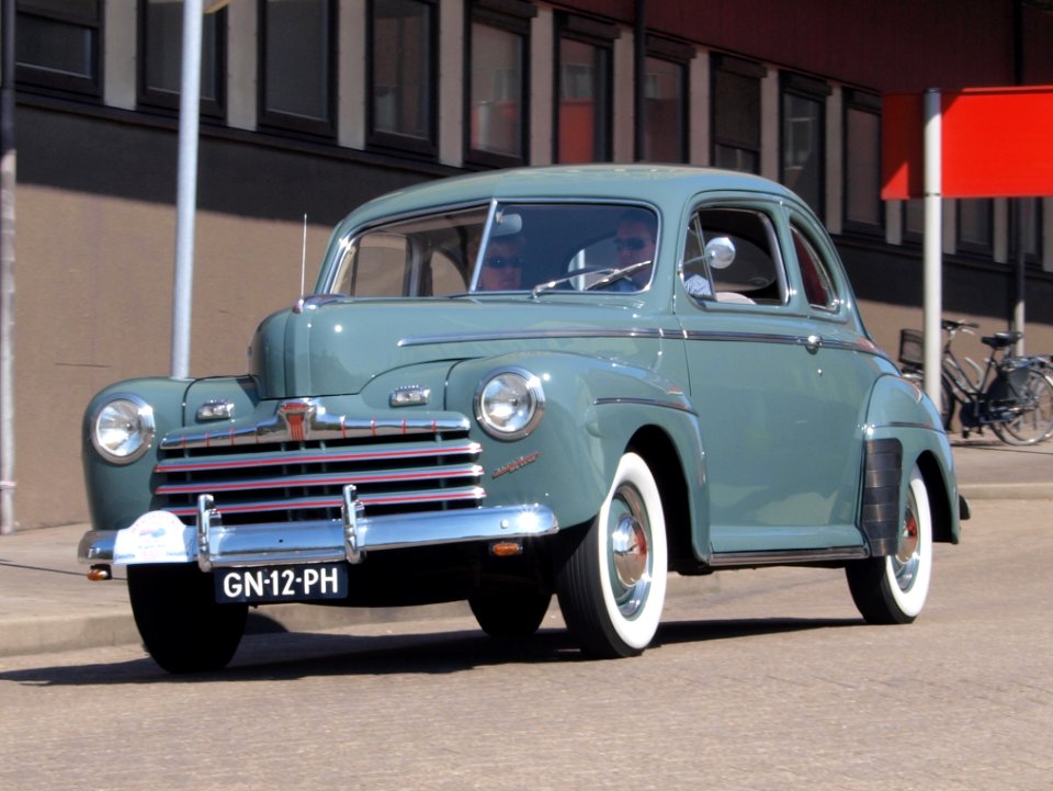 Ford Super de Luxe Coupe (1946), Dutch licence registration GN-12-PH, pic5