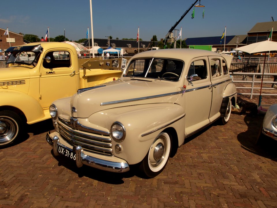 Ford Super DeLuxe 8 (1956), Dutch licence registration UX-31-86 pic1