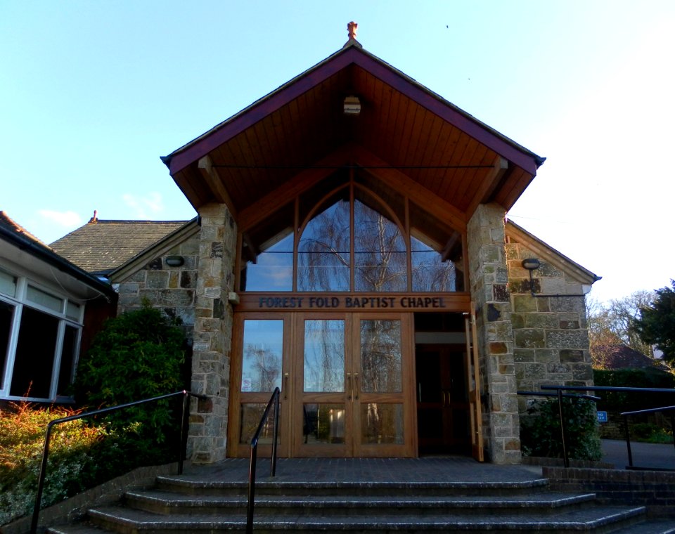 Forest Fold Baptist Church, London Road, Crowborough (March 2011) (1)