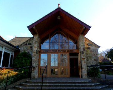 Forest Fold Baptist Church, London Road, Crowborough (March 2011) (1)