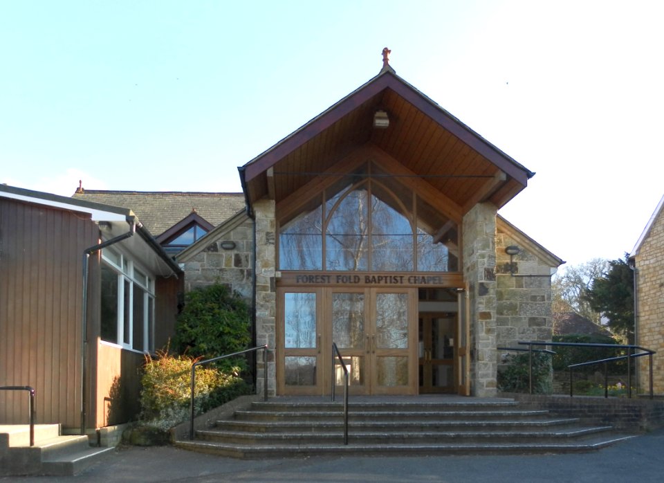 Forest Fold Baptist Church, London Road, Crowborough (March 2011) (2)