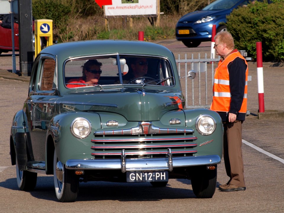 Ford Super de Luxe Coupe (1946), Dutch licence registration GN-12-PH, pic2