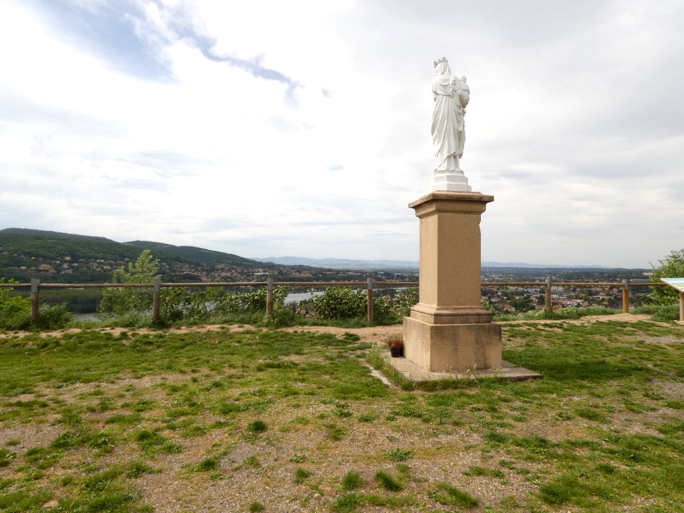 Fleurieu-sur-Saône - Chemin de la Madone - Vierge à l'enfant 01