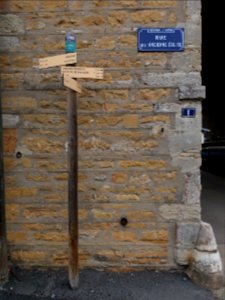 Fleurieu-sur-Saône - Rue de l'Ancienne Église - Plaque et panneau de randonnées