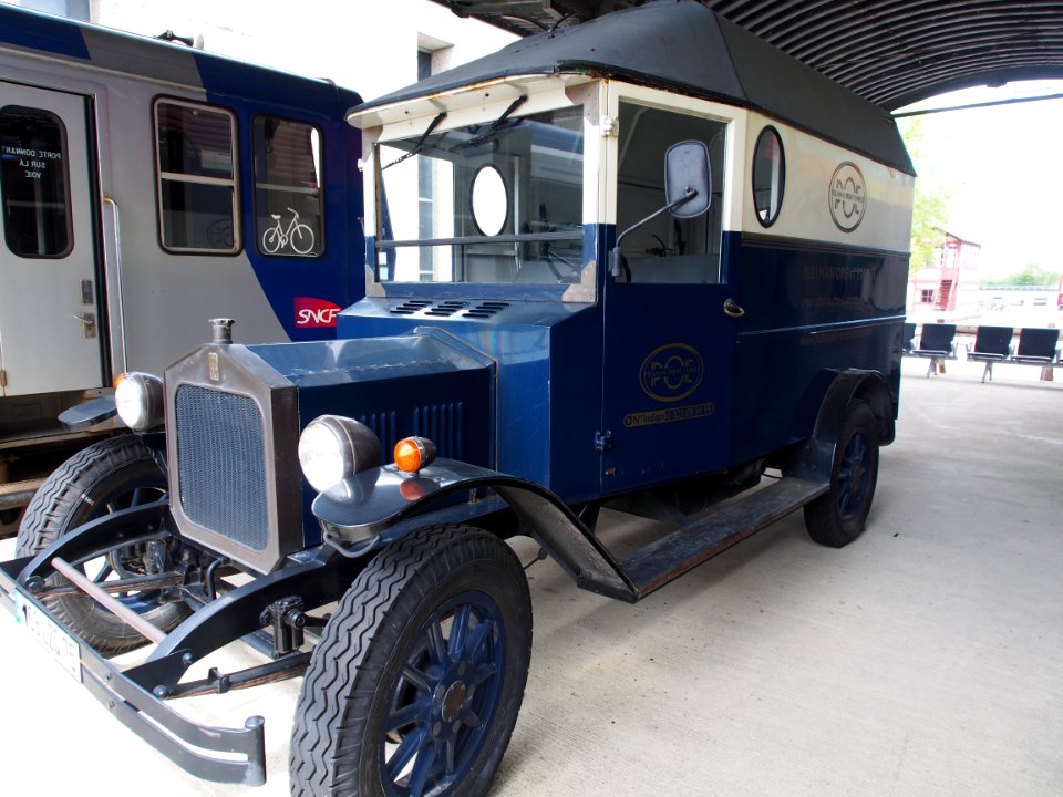 Fleur de Lys automobile photo 3