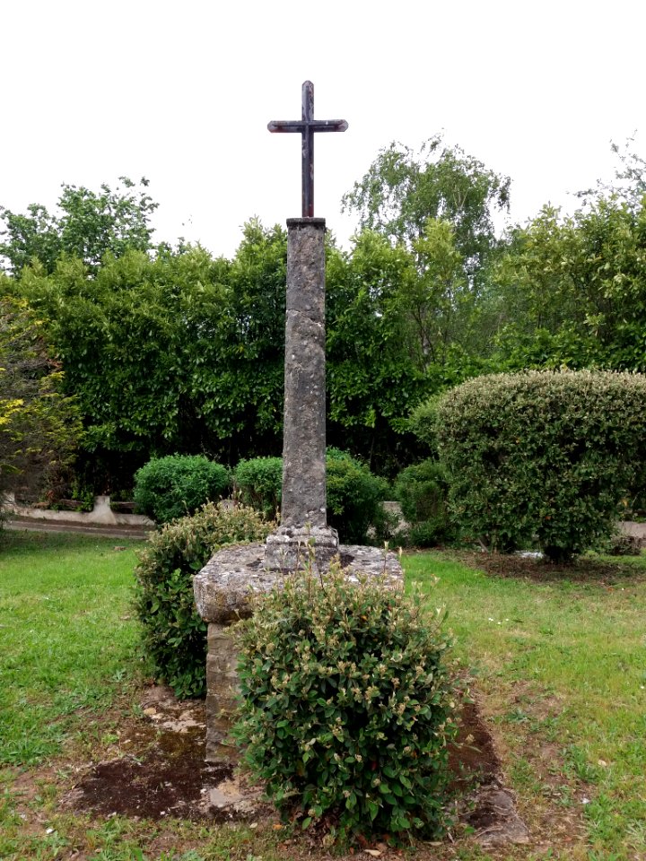 Fleurieu-sur-Saône - Rue Tourneyrand - Croix, à l'angle de la rue de la Cachette