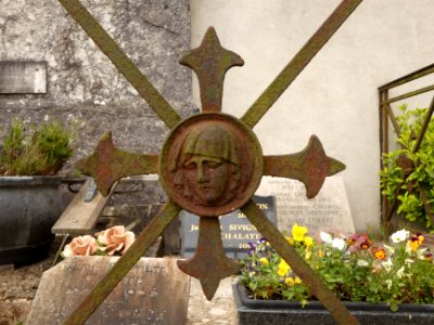 Fleurieu-sur-Saône - Chemin du Cimetière - Cimetière - Tombe de la famille Comte - Détail de la barrière