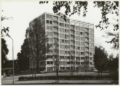 Flatgebouw Zuiderhout in aanbouw, noordwestzijde, aan de Prins Mauritslaan, hoek Willem de Zwijgerlaan., NL-HlmNHA 54008657