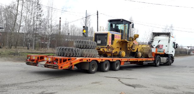 Flatbed low loader with tractor (Russia)