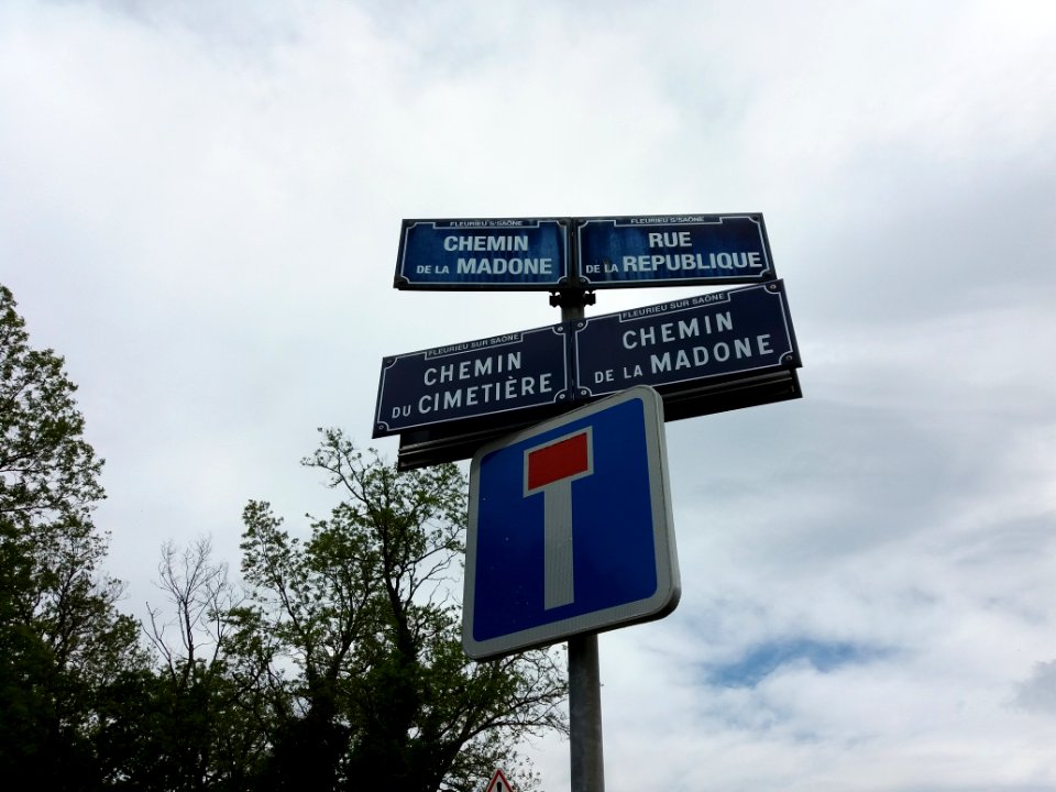 Fleurieu-sur-Saône - Chemin de la Madone - Plaques