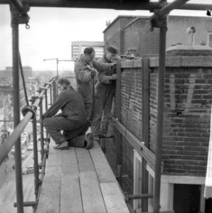 Flatgebouw aan de Vijzelstraat gerestaureerd, Bestanddeelnr 913-7480