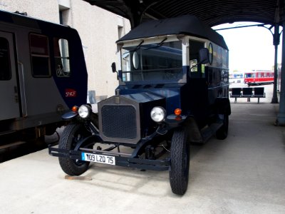 Fleur de Lys automobile photo 4