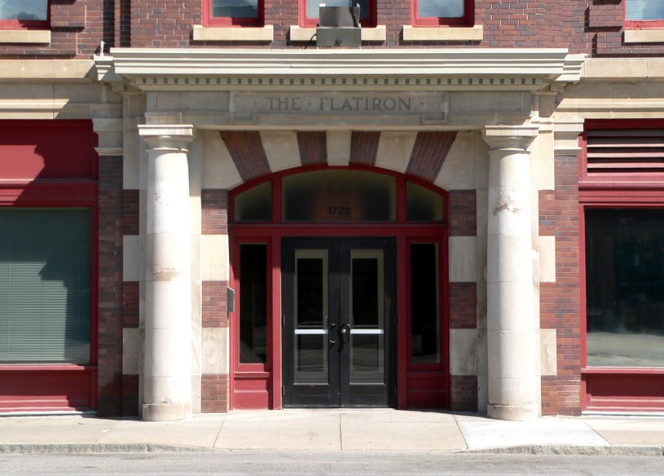 Flatiron Hotel (Omaha) S entrance 1