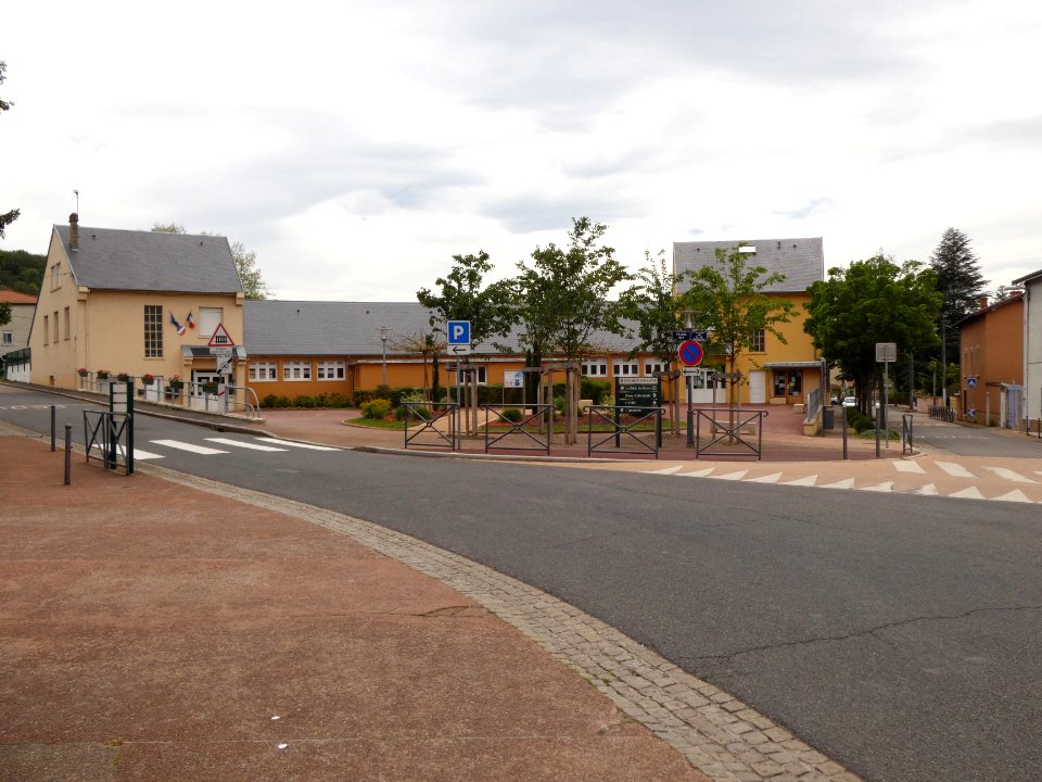 Fleurieu-sur-Saône - Grande Rue - École primaire, à l'angle de la rue de la Cachette