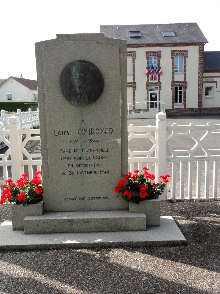Flamanville (Seine-Mar.) mémorial du maire déporté