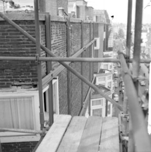 Flatgebouw aan de Vijzelstraat gerestaureerd, Bestanddeelnr 913-7482