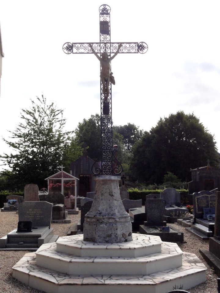 Flamanville (Seine-Mar.) croix du cimetière