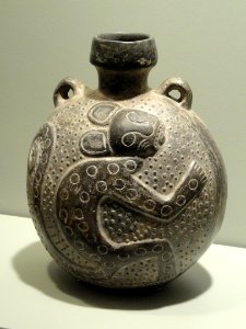 Flask with jaguar, 1000-1470 AD, Chimu culture, north coast Peru, earthenware - Gardiner Museum, Toronto - DSC01219