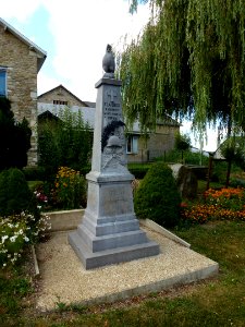 Flaignes (Ardennes) monument aux morts