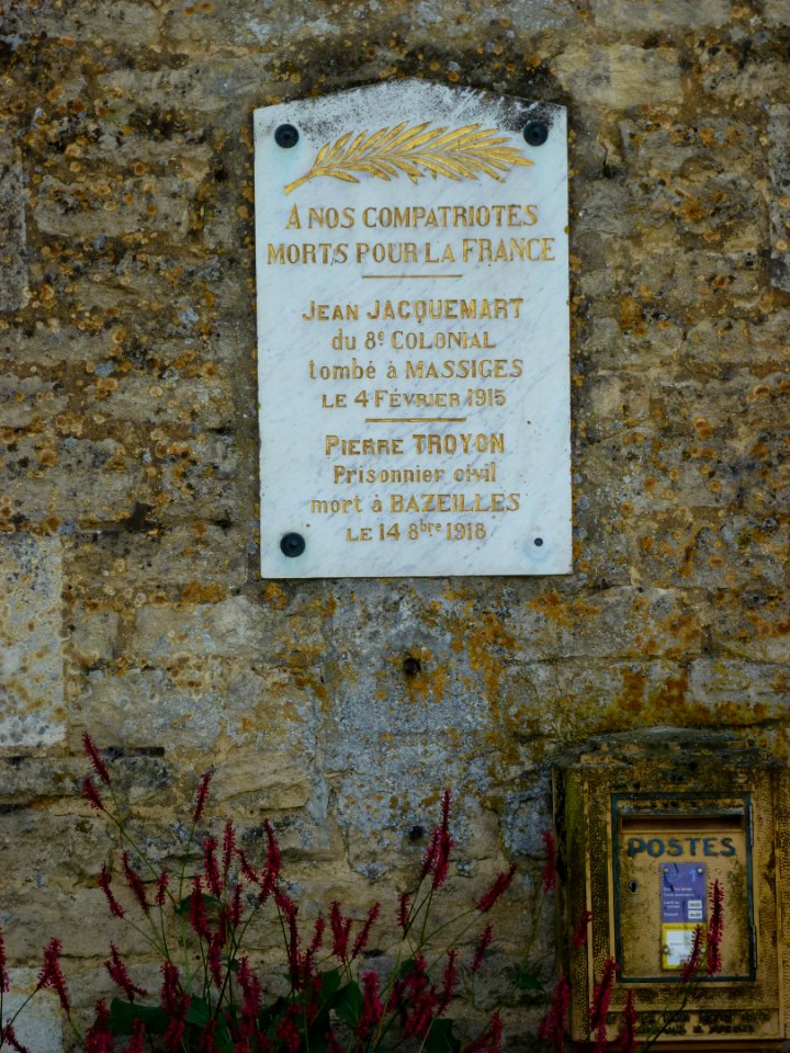 Flaignes-Havys (Ardennes) plaque communal monument aux morts Havys