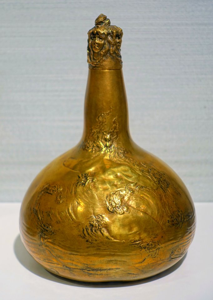 Flask by Jule Desbois, Siot-Decauville foundry, Paris, c. 1896, gilt brass - Hessisches Landesmuseum Darmstadt - Darmstadt, Germany - DSC00953